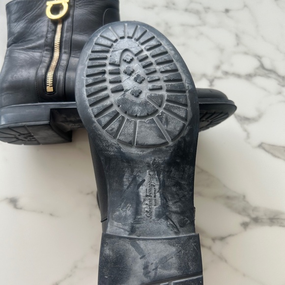 Ferragamo Gancini Black Leather Moto Ankle Boots 38.5 B - Picture 3 of 9